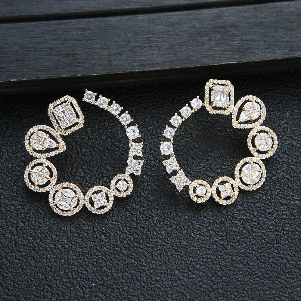 Women Accessories Dubai - Luxury Round Stud Earrings For Women